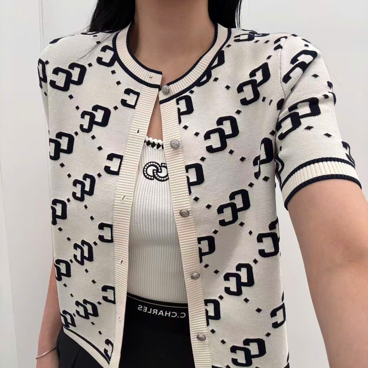 Áo CDG trắng ngắn tay full logo CC