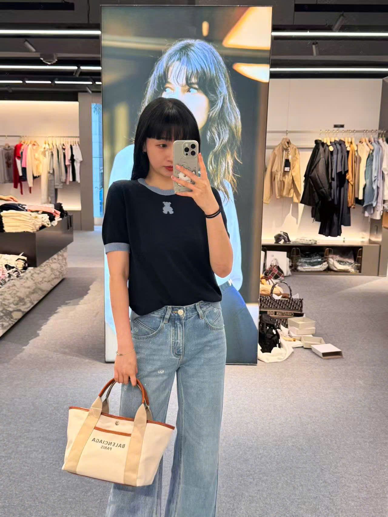 Áo xanh navy - gấu ngọc