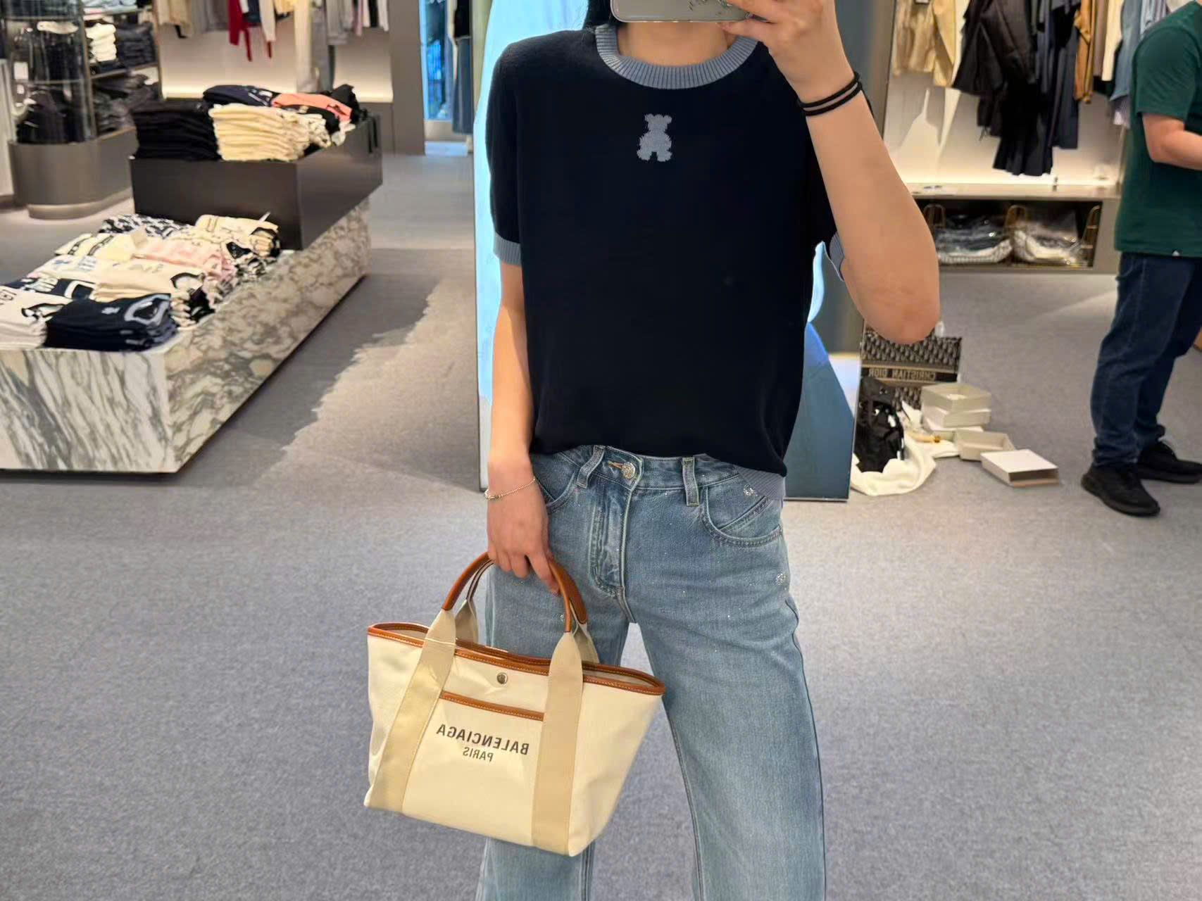 Áo xanh navy - gấu ngọc