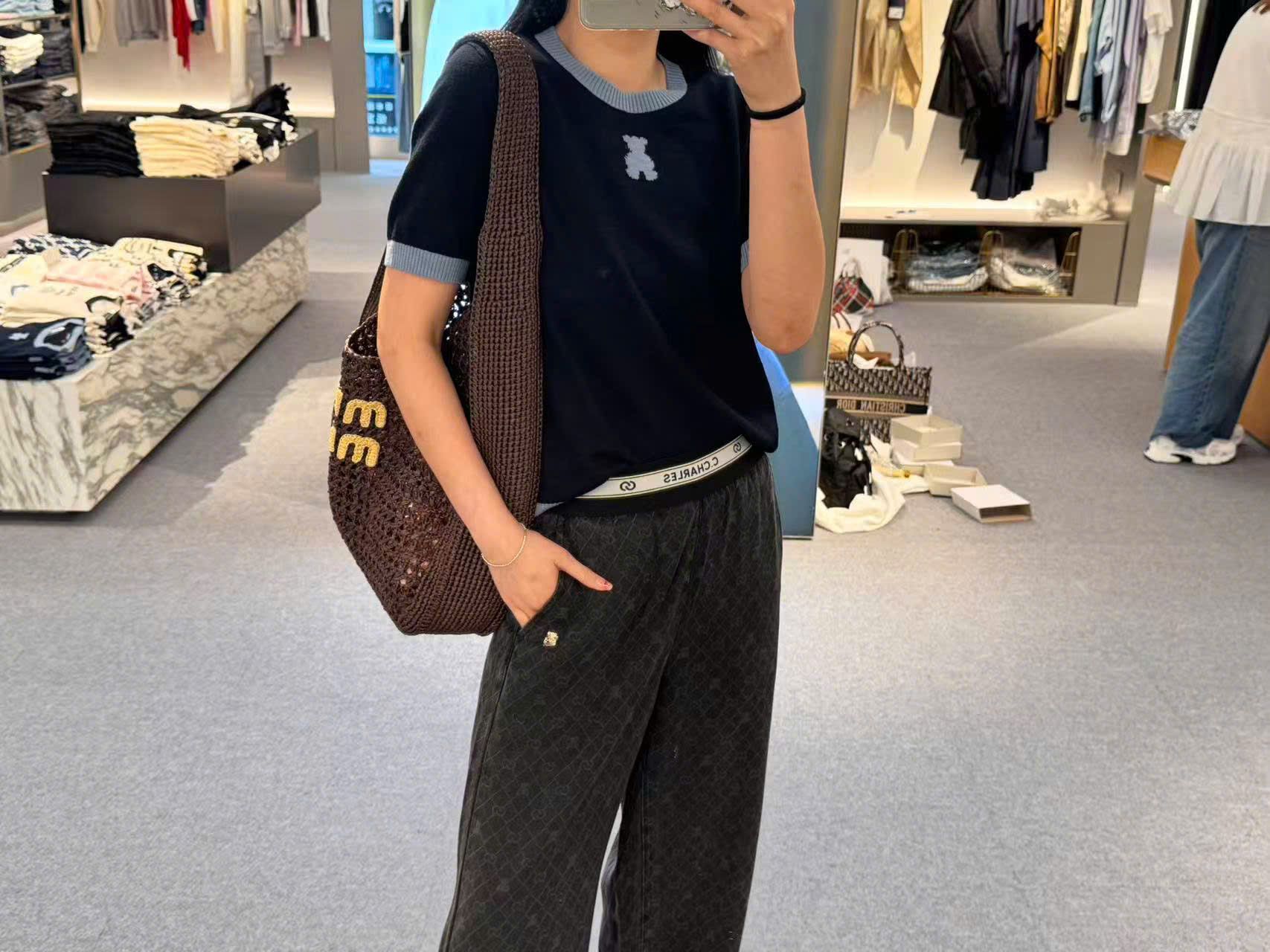 Quần jean giấy logo cạp thun CC gấu nhỏ