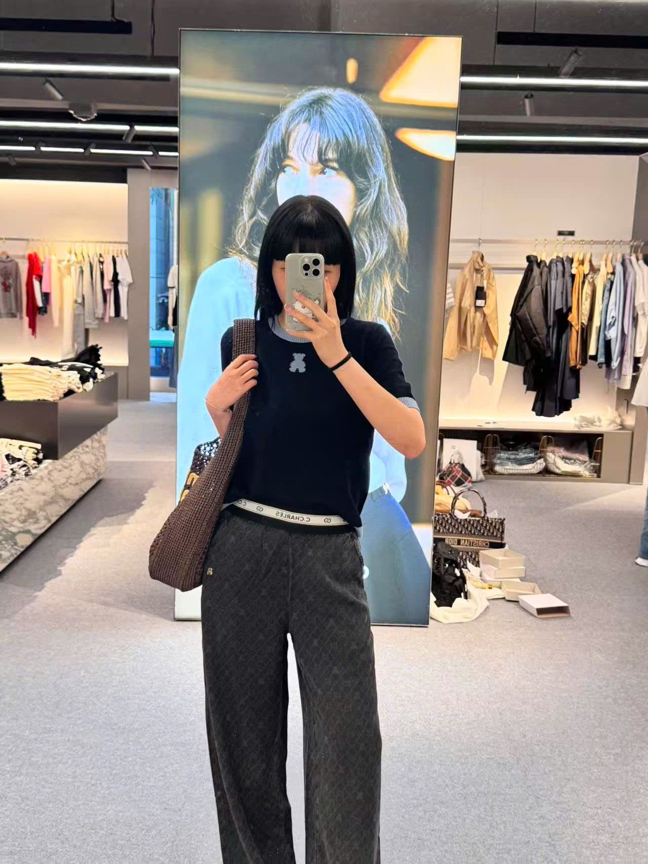 Quần jean giấy logo cạp thun CC gấu nhỏ