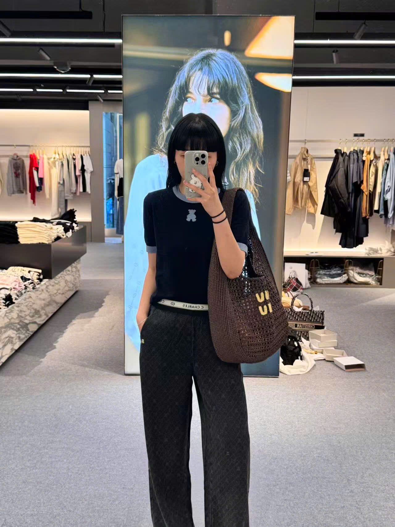 Quần jean giấy logo cạp thun CC gấu nhỏ