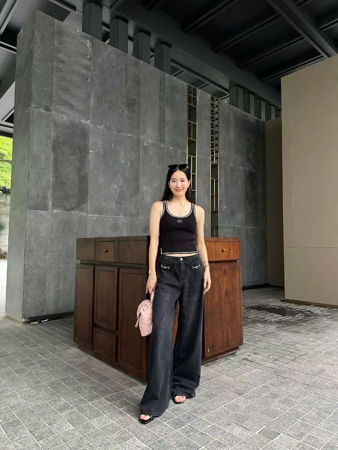 Quần jean đen mài, 2 túi trước xích bạc