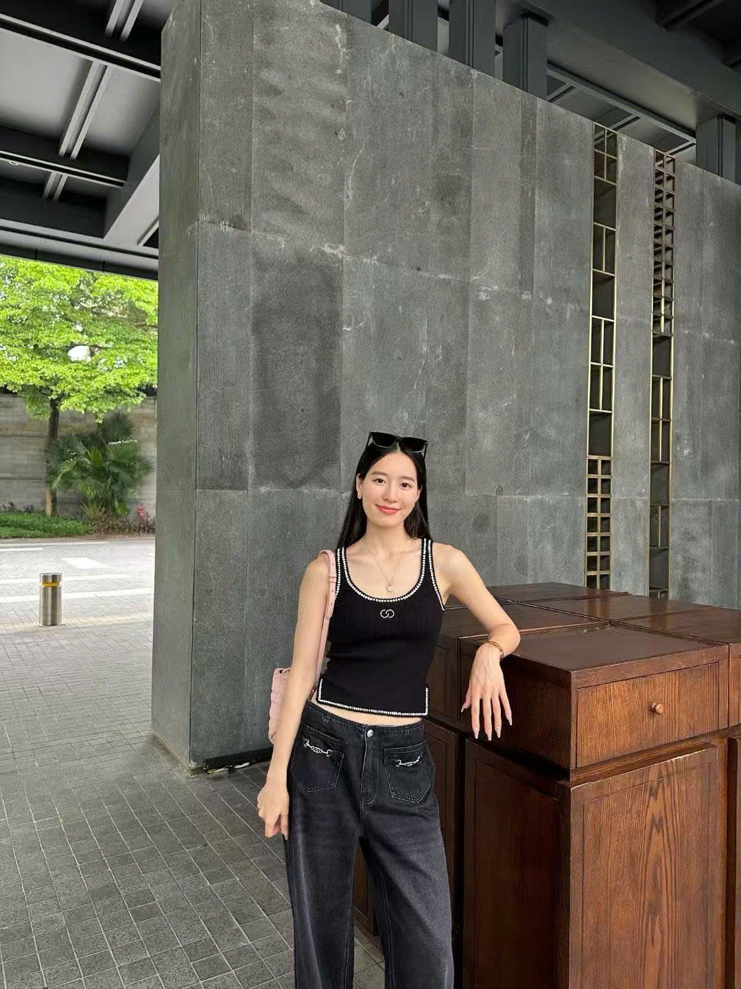 Quần jean đen mài, 2 túi trước xích bạc