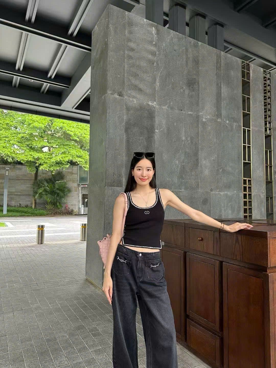 Quần jean đen mài, 2 túi trước xích bạc