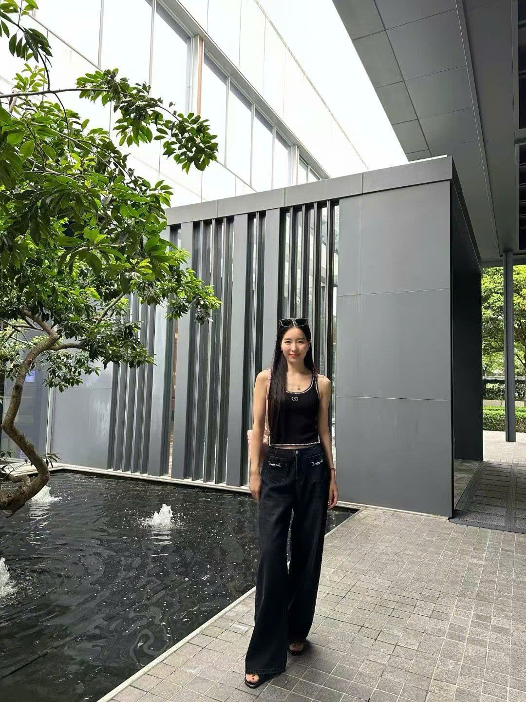 Quần jean đen mài, 2 túi trước xích bạc