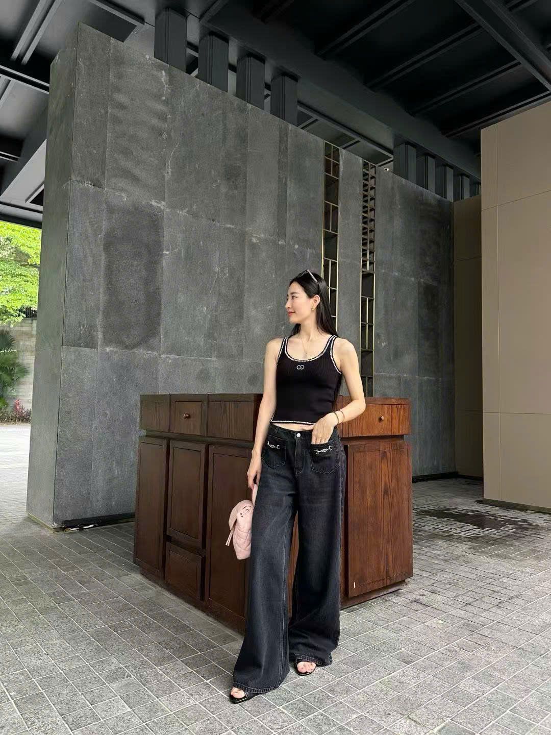 Quần jean đen mài, 2 túi trước xích bạc