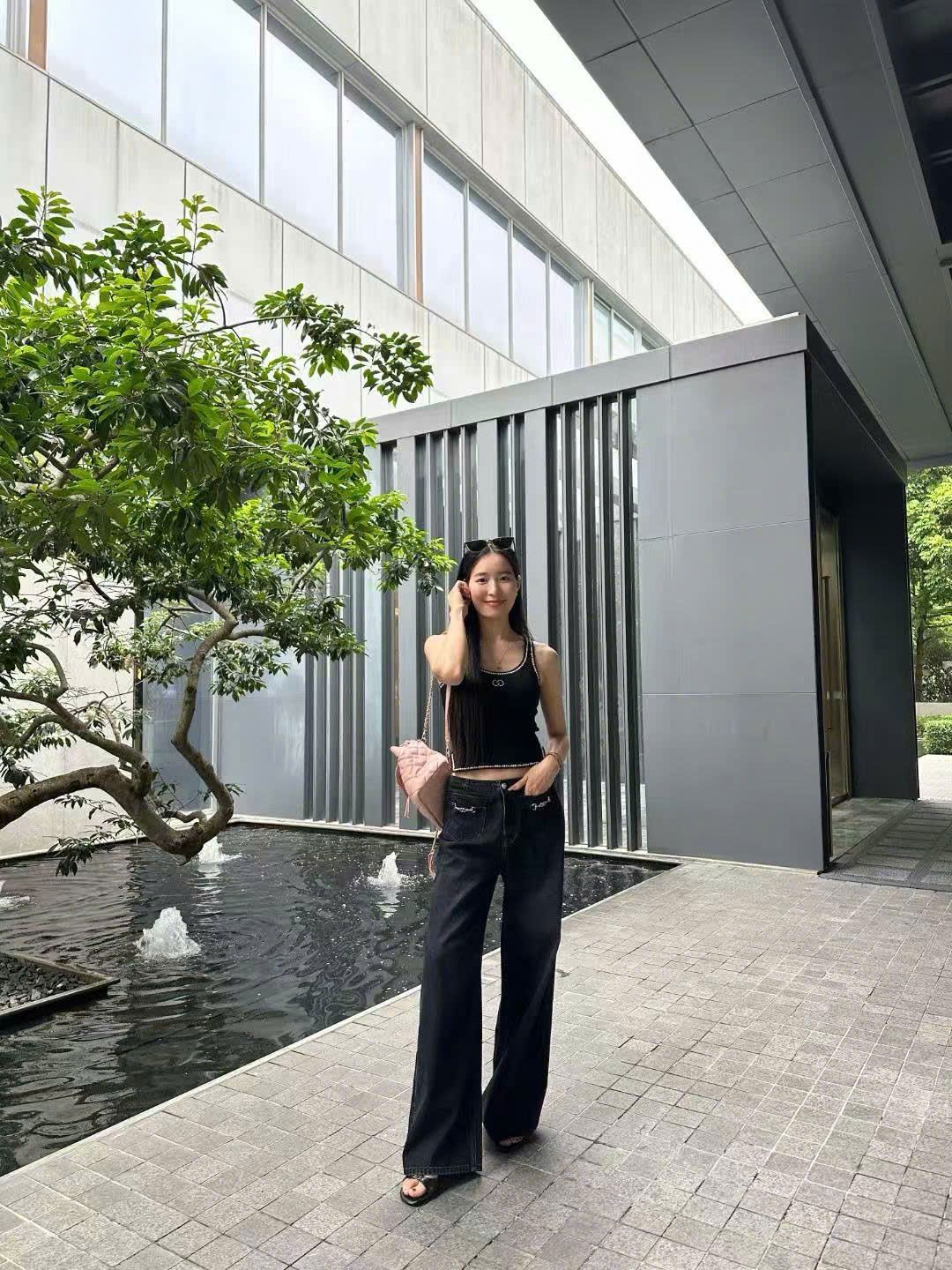 Quần jean đen mài, 2 túi trước xích bạc