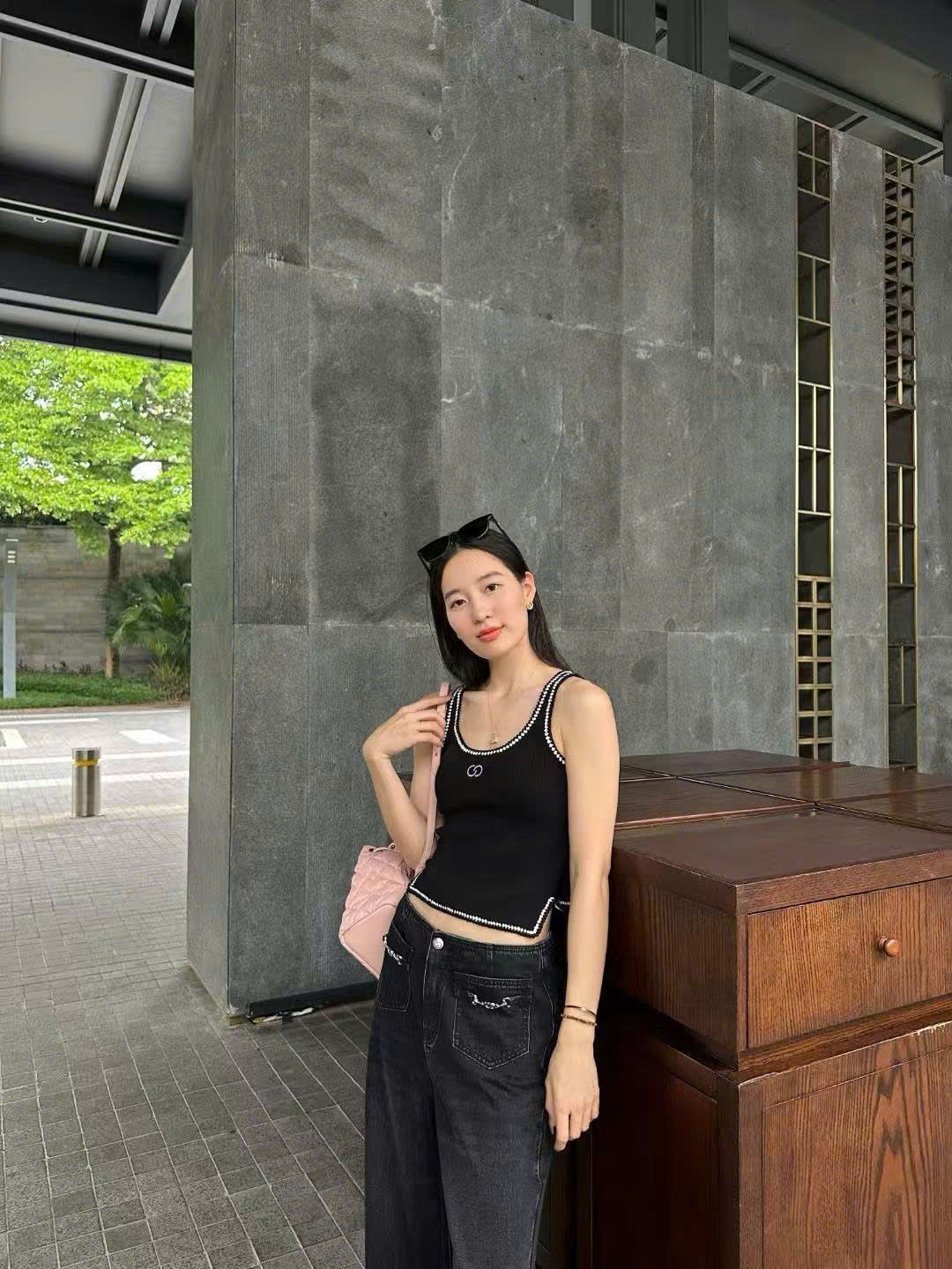 Quần jean đen mài, 2 túi trước xích bạc