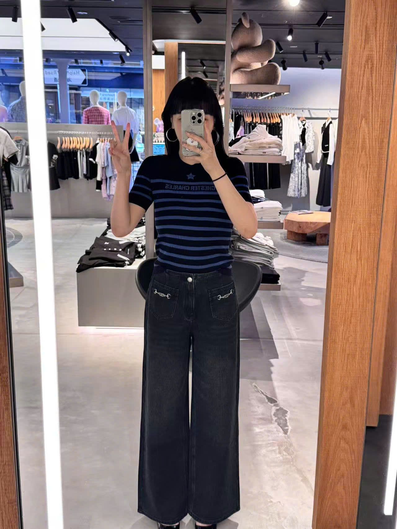 Quần jean đen mài, 2 túi trước xích bạc