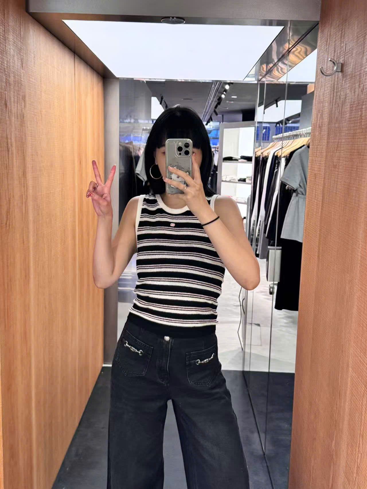 Quần jean đen mài, 2 túi trước xích bạc