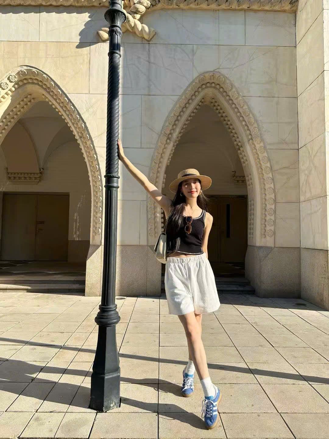Sooc trắng Xốp thêu Logo