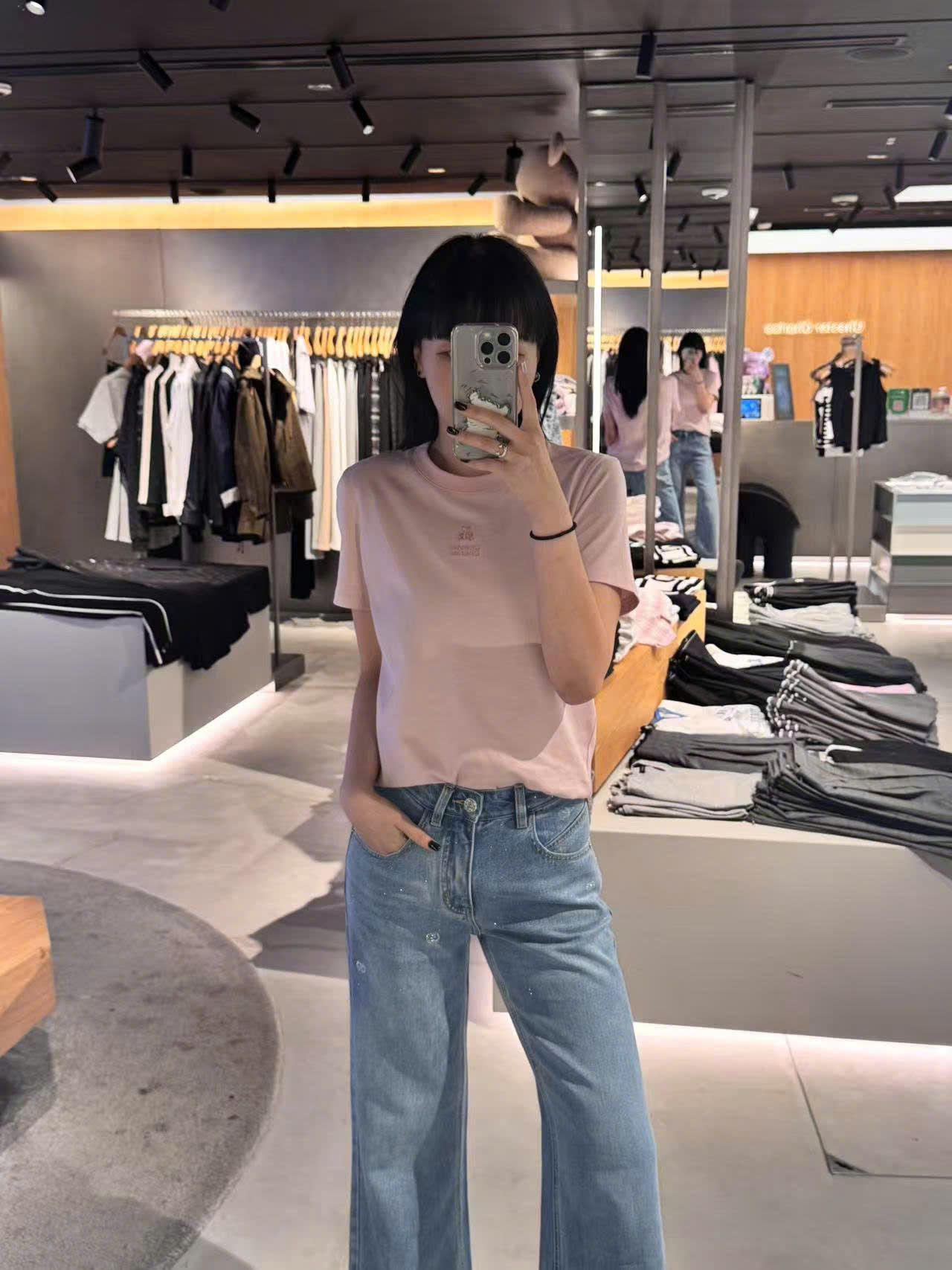 Áo phông hồng gấu nhỏ chữ ngực