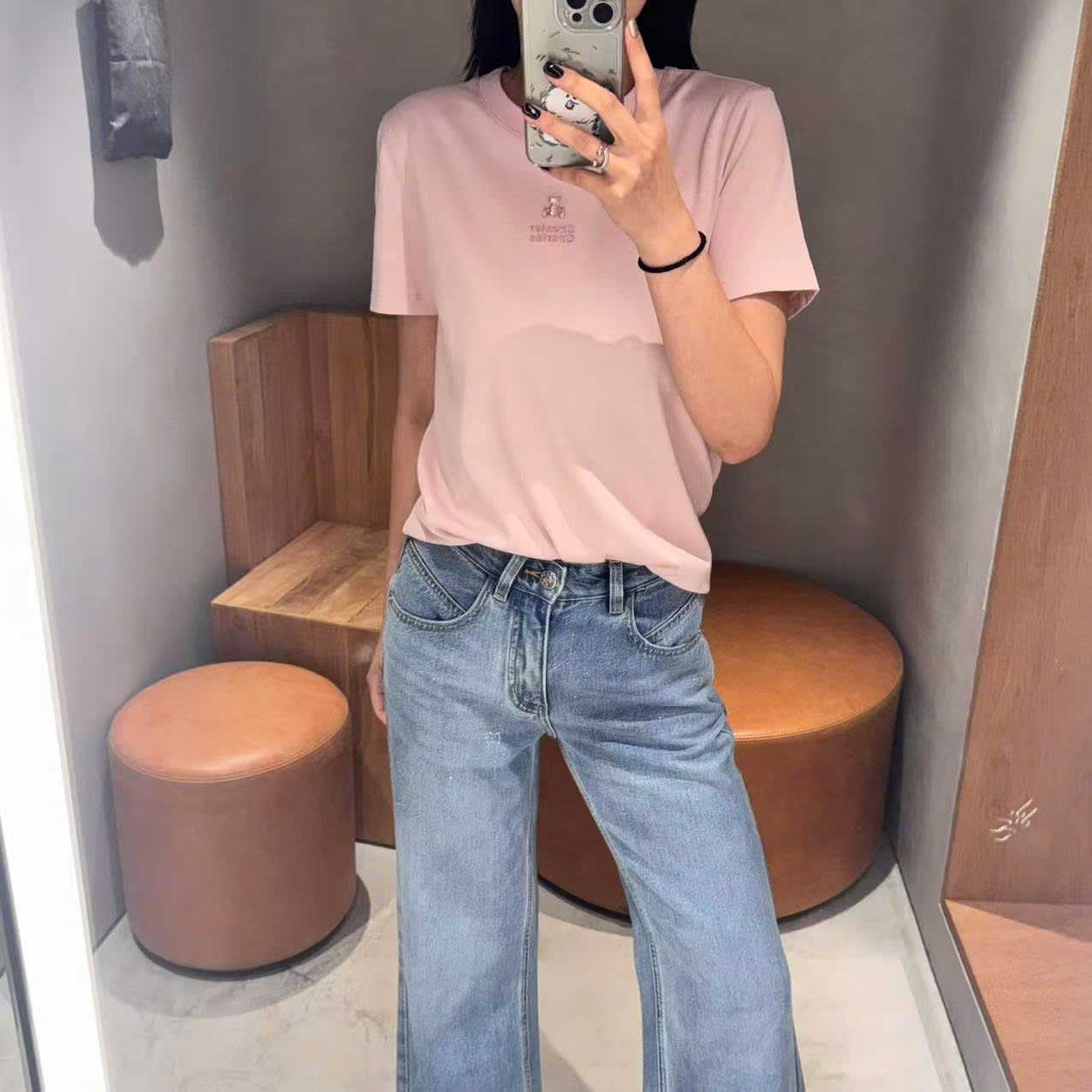 Áo phông hồng gấu nhỏ chữ ngực