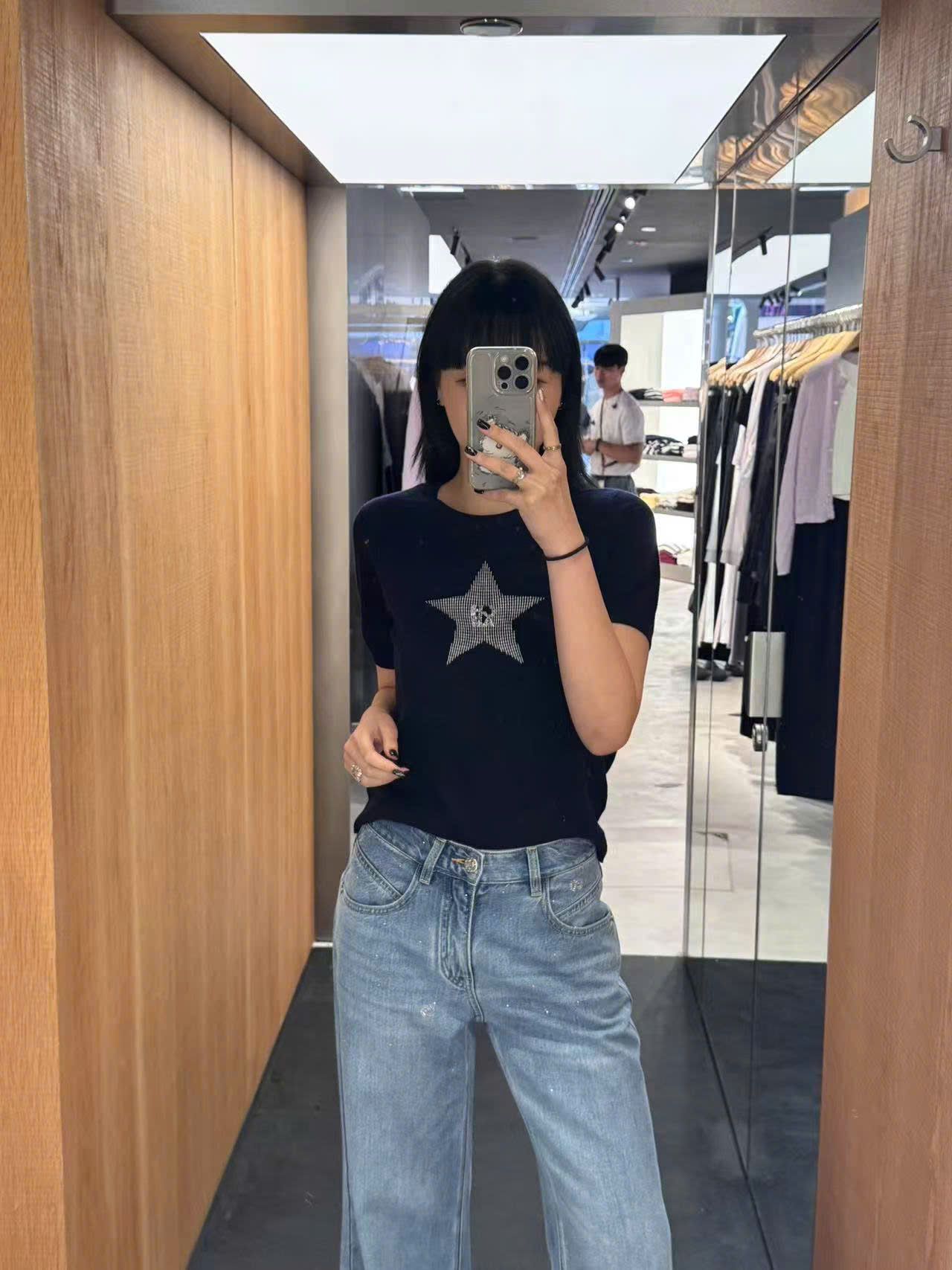 Áo navy ngắn tay, ngôi sao lớn đính đá ngực