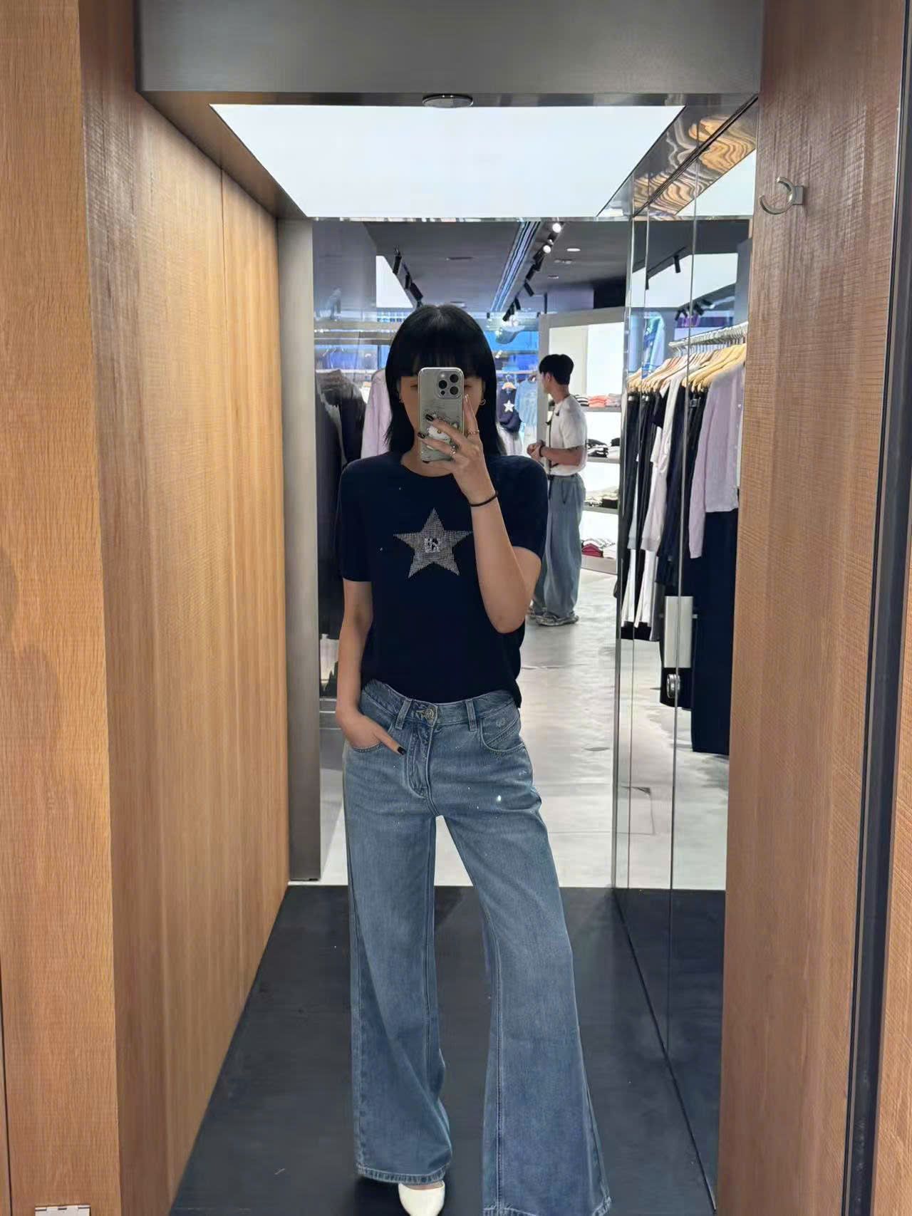 Áo navy ngắn tay, ngôi sao lớn đính đá ngực