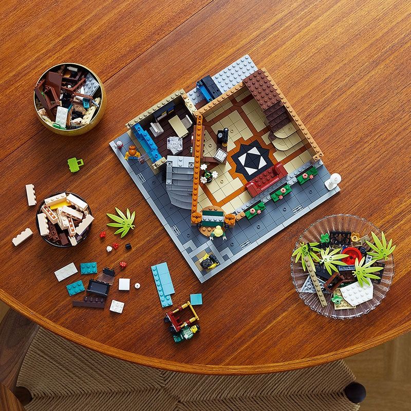 Lego Khách Sạn Cổ Điển 10297