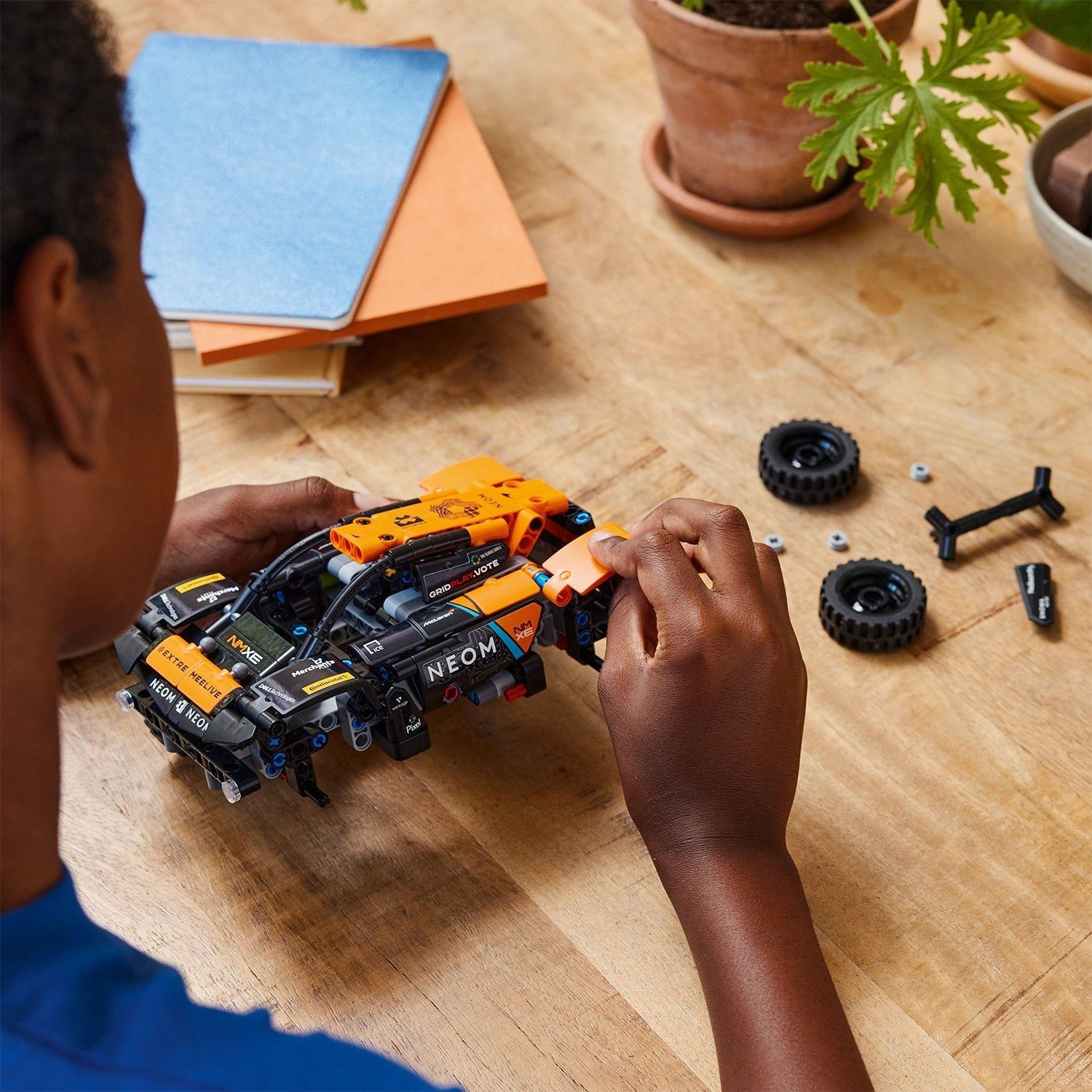 Lego Technic NEOM Mclaren Extreme 42166