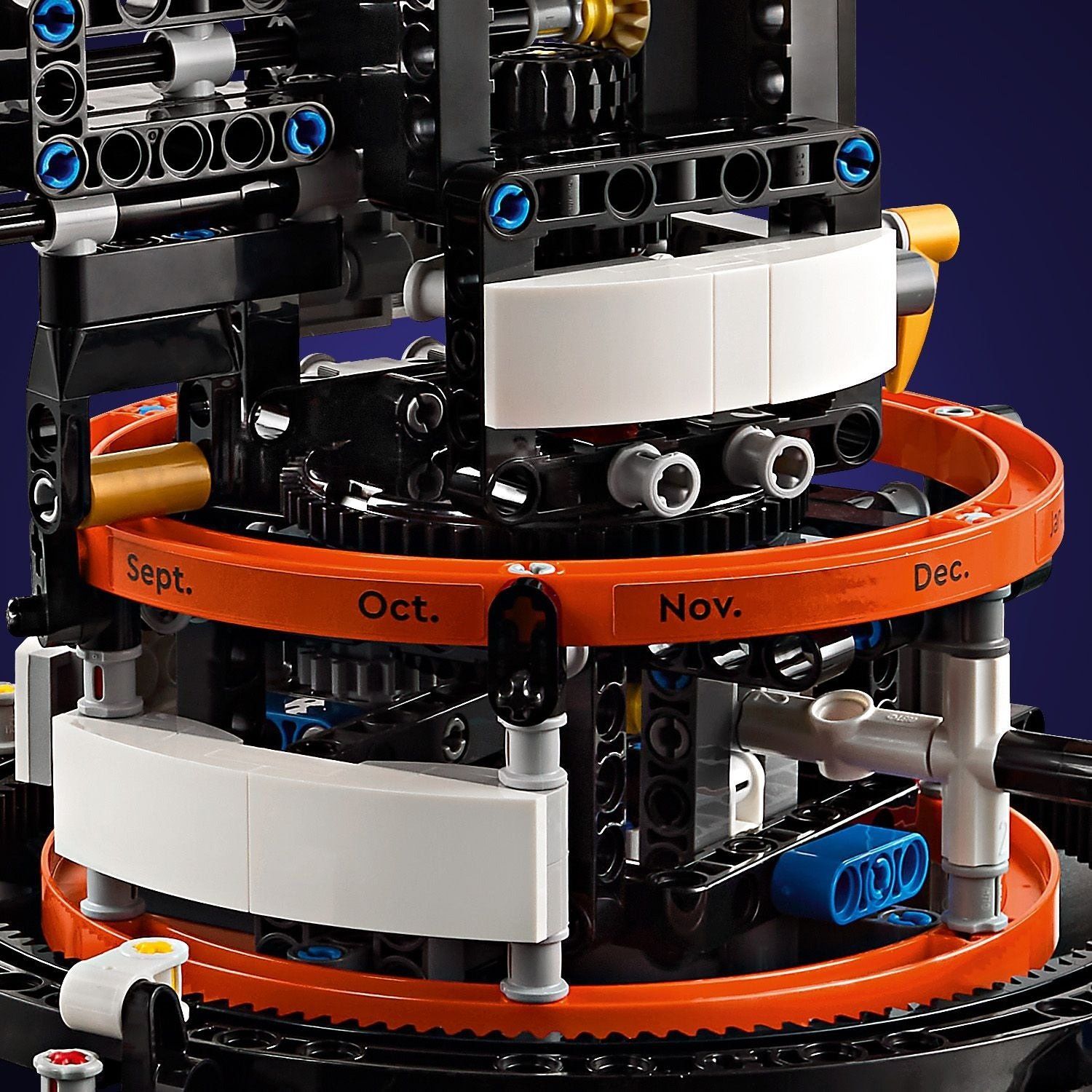 Lego Technic Planet Earth and Moon in Orbit Trái Đất Và Mặt Trăng 42179