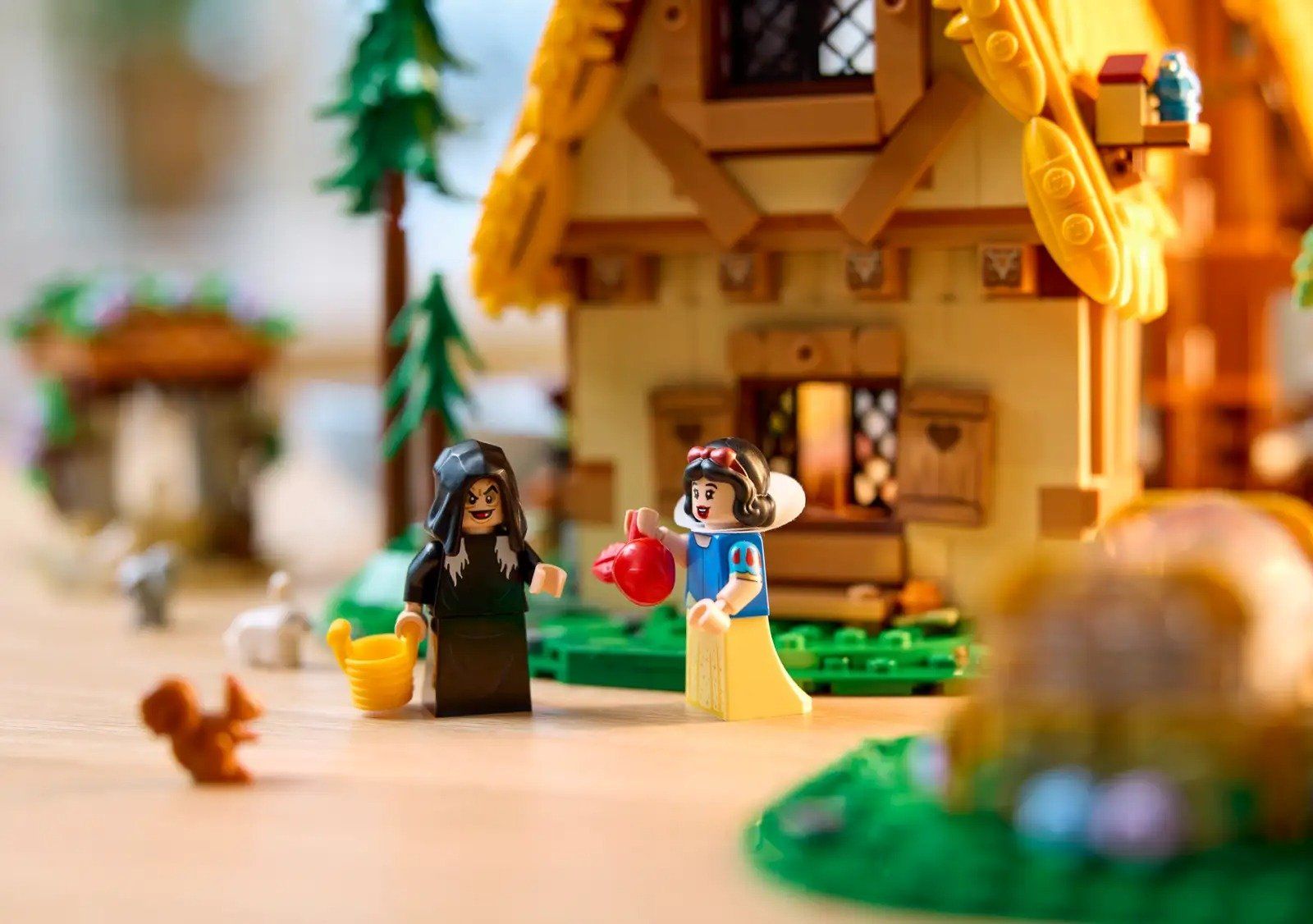 Lego Disney Snow White and the Seven Dwarfs' Cottage Ngôi Nhà Bạch Tuyết Và 7 Chú Lùn 43242