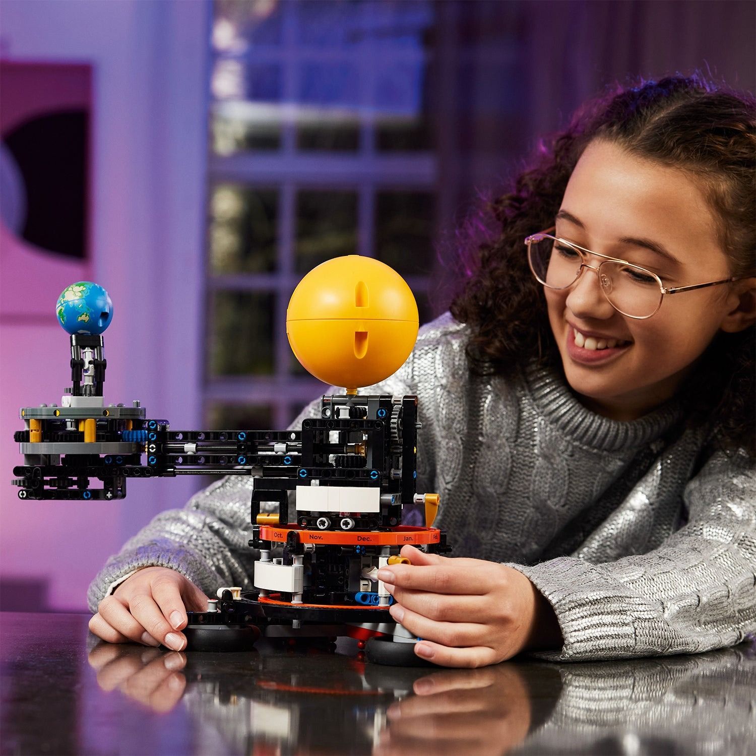 Lego Technic Planet Earth and Moon in Orbit Trái Đất Và Mặt Trăng 42179