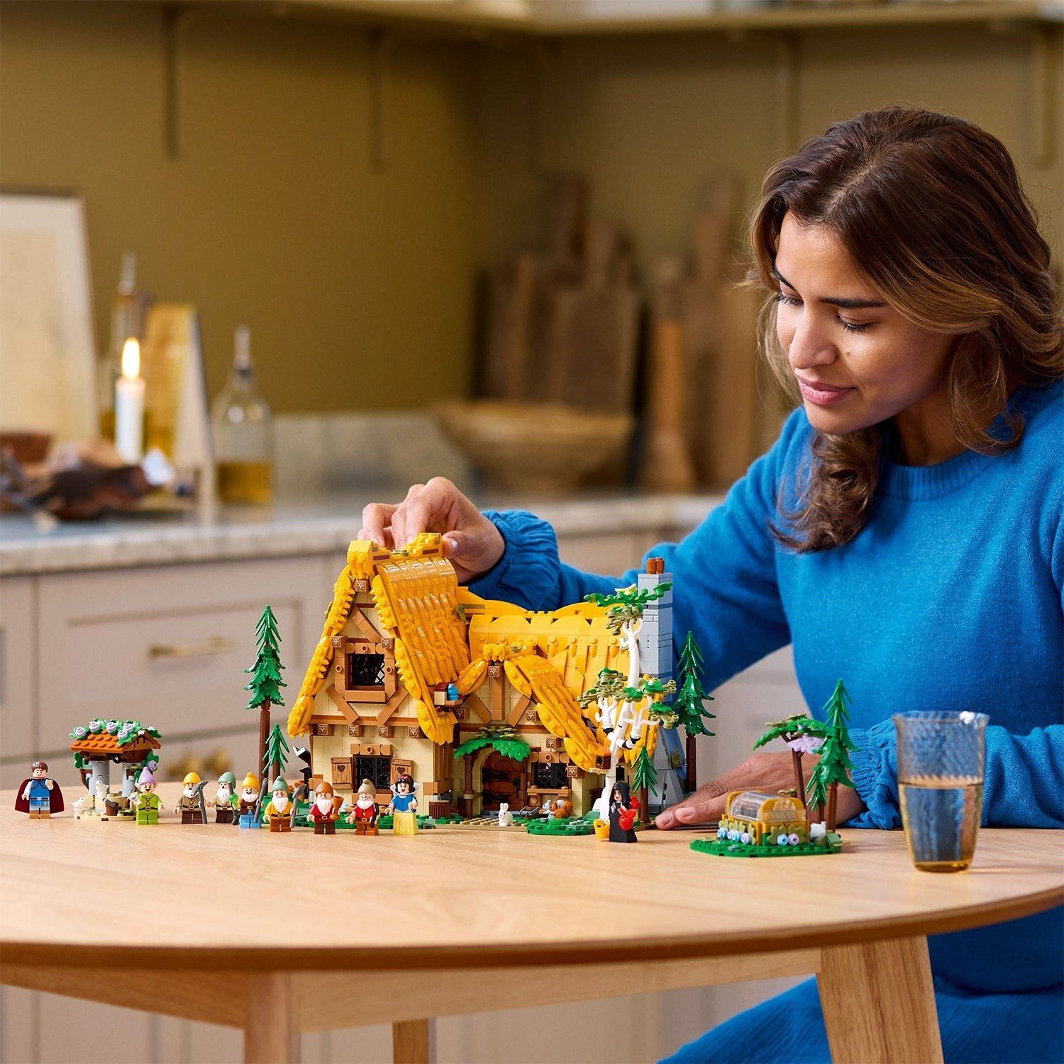 Lego Disney Snow White and the Seven Dwarfs' Cottage Ngôi Nhà Bạch Tuyết Và 7 Chú Lùn 43242