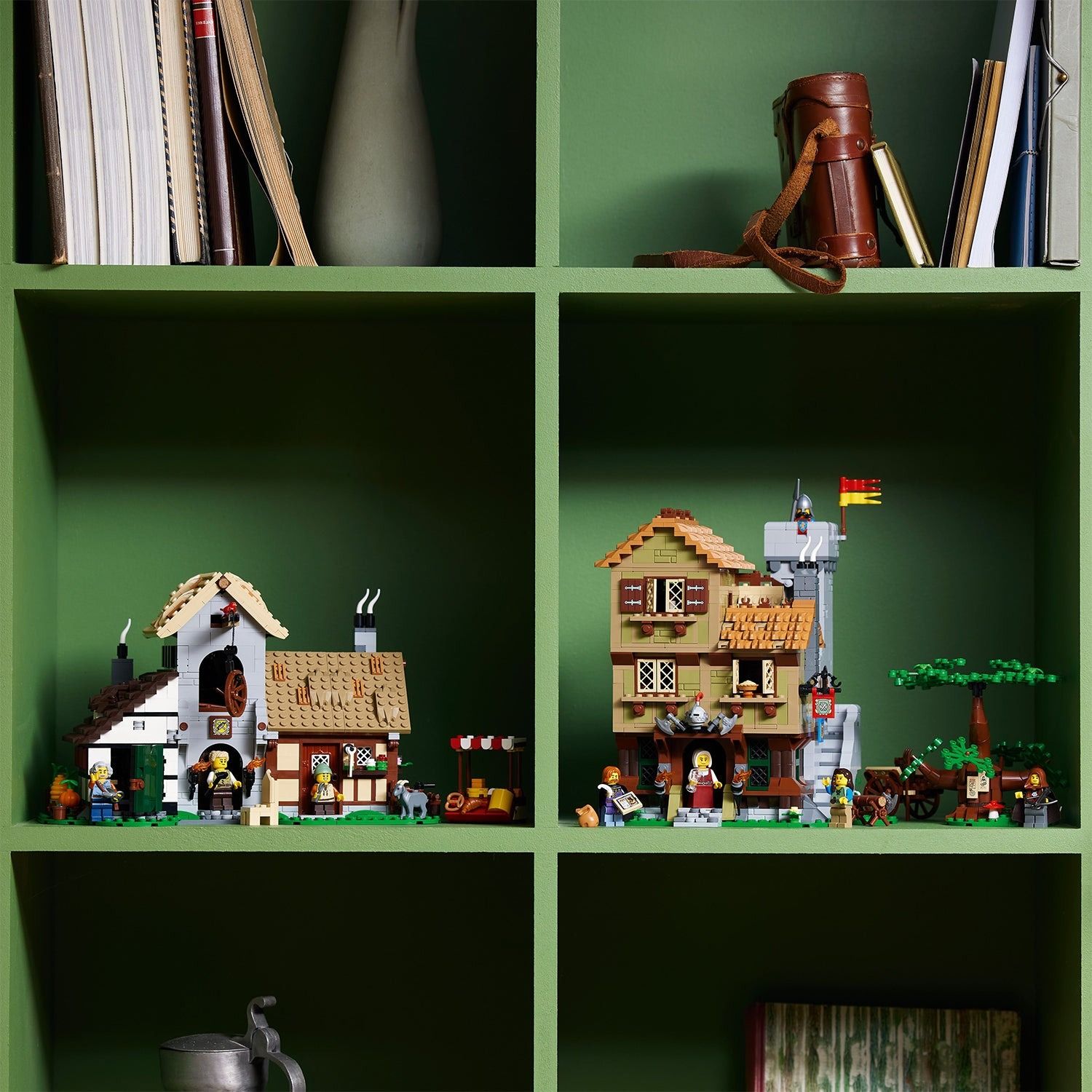 Lego Icons Medieval Town Square Quảng Trường Thị Trấn 10332