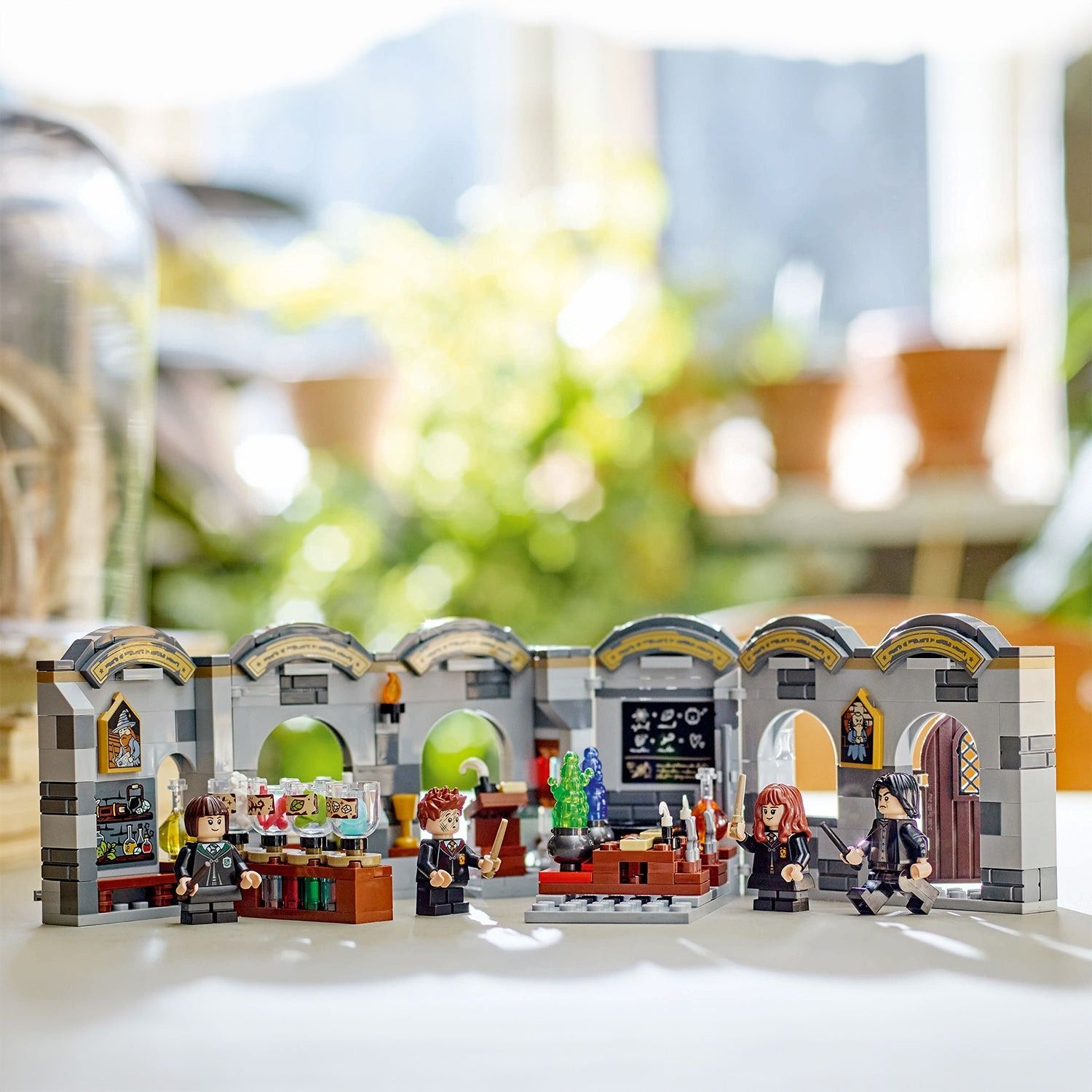 Lego Harry Potter Hogwarts Castle: Potions Class Lớp Độc Dược 76431