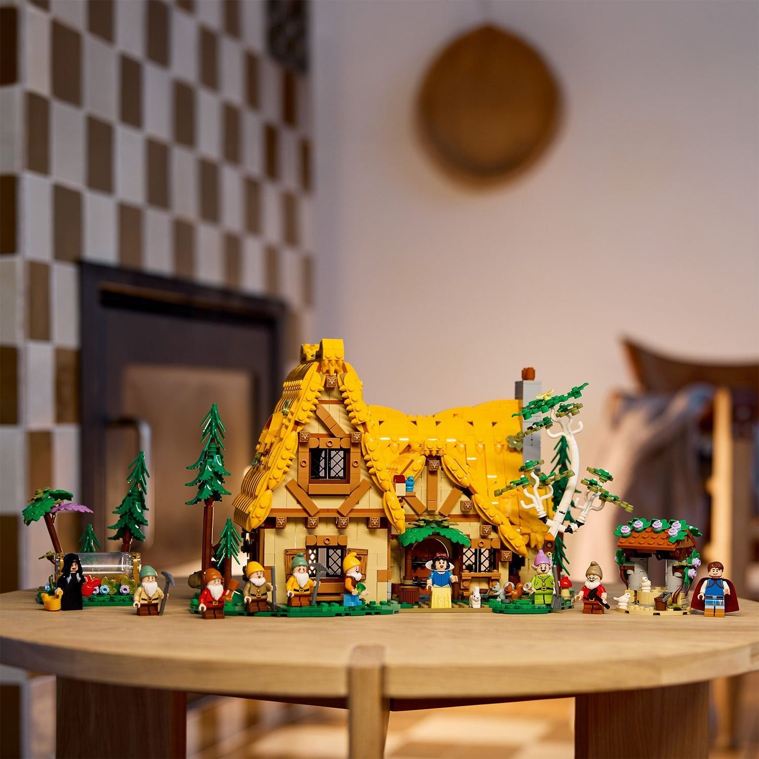 Lego Disney Snow White and the Seven Dwarfs' Cottage Ngôi Nhà Bạch Tuyết Và 7 Chú Lùn 43242