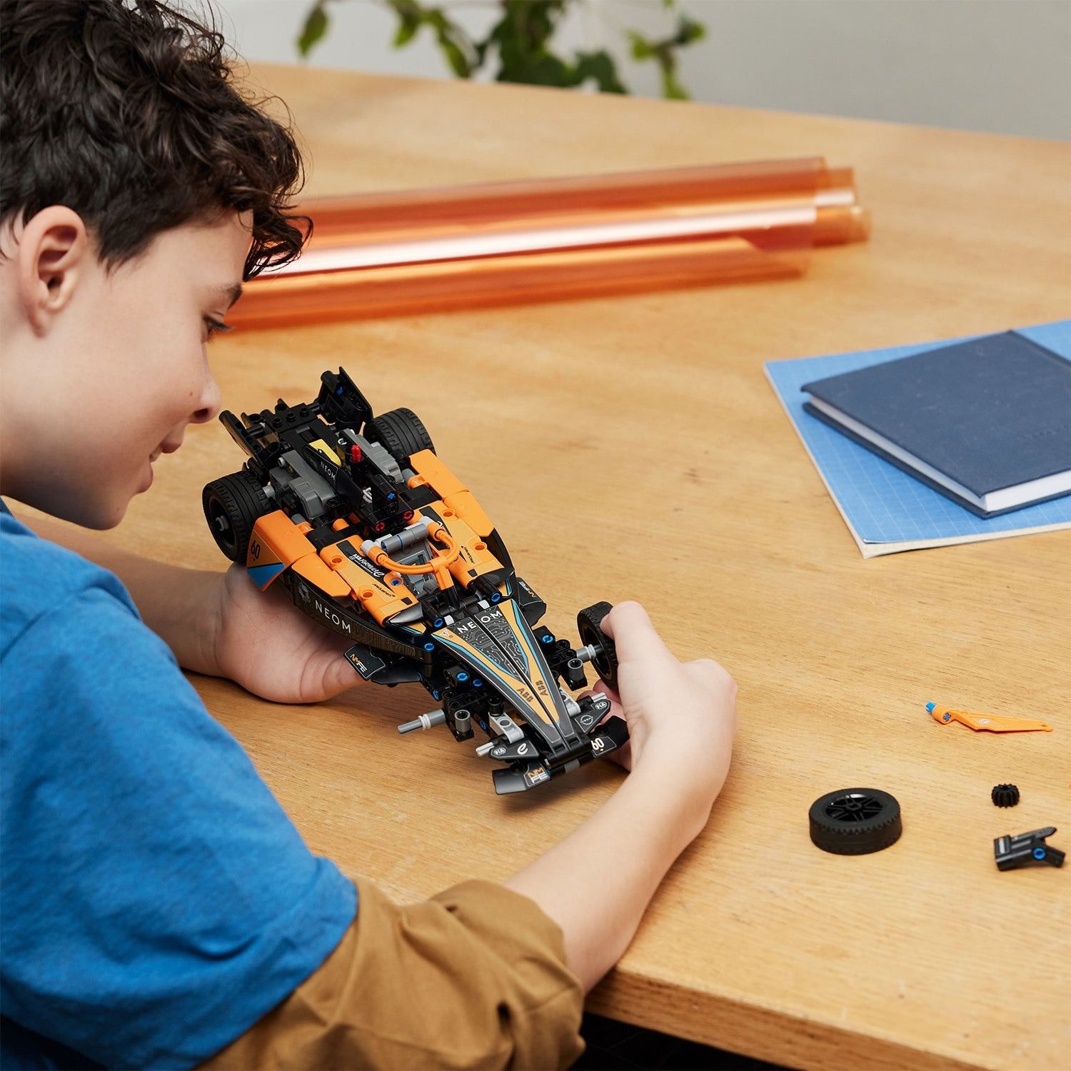 Lego Technic Siêu Xe NEOM McLaren Formula E Race Car 42169