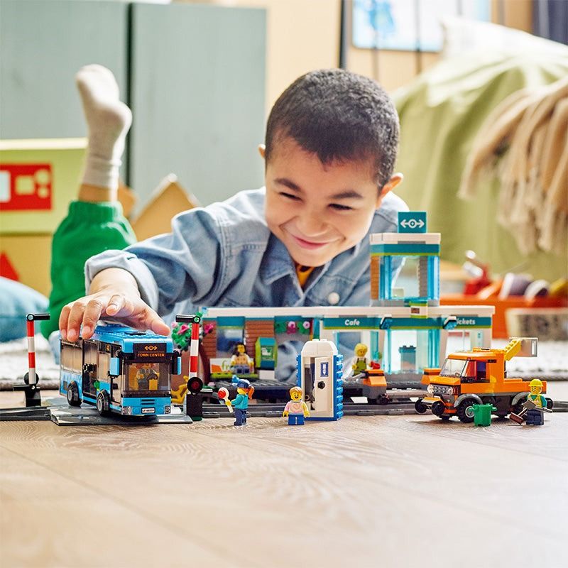 Lego City Trạm Xe Lửa Thành Phố 60335