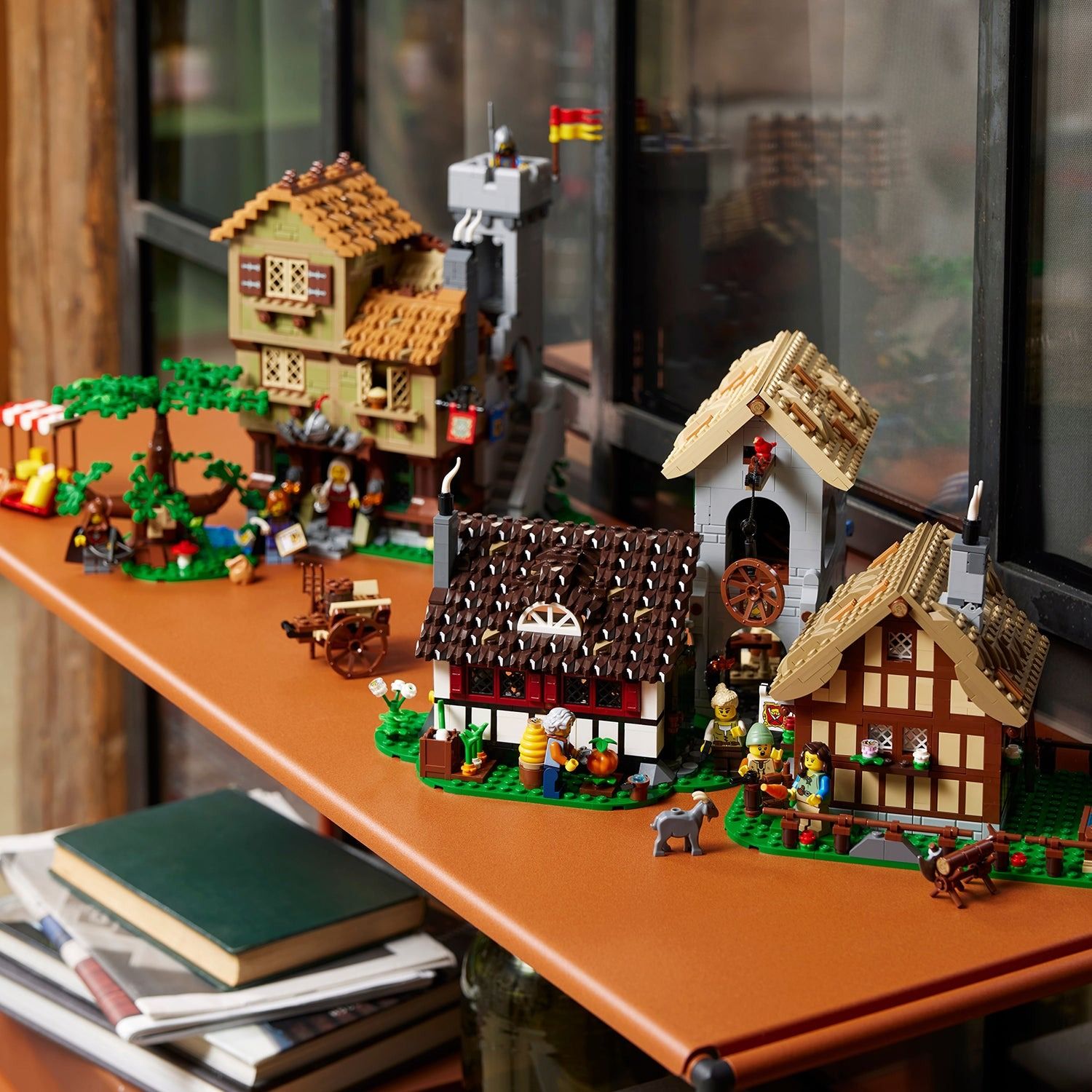 Lego Icons Medieval Town Square Quảng Trường Thị Trấn 10332