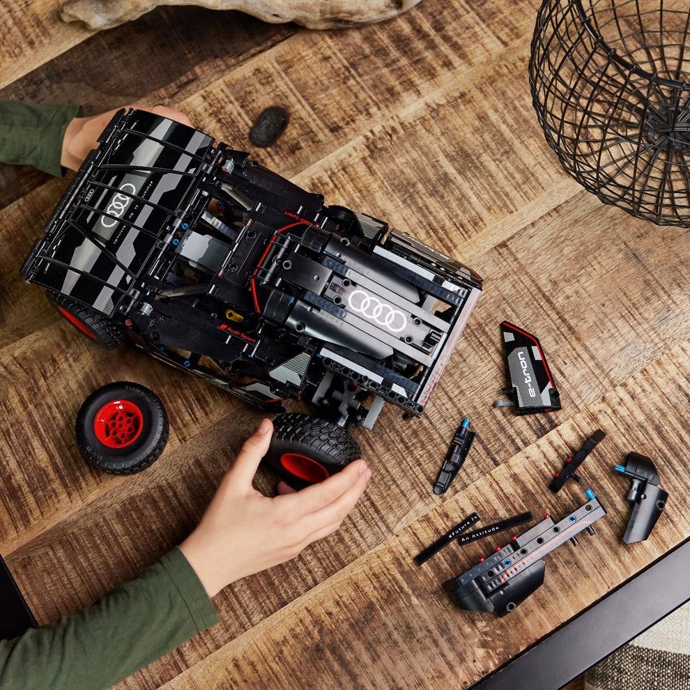 Lego Technic Siêu Xe Audi RS Q e-tron 42160