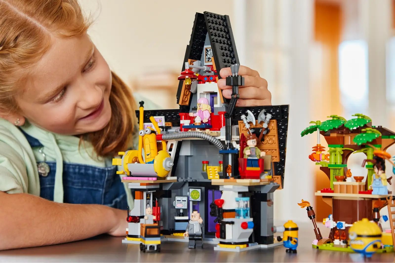 Lego Star Wars Minions Và Gru's Family Mansion 75583