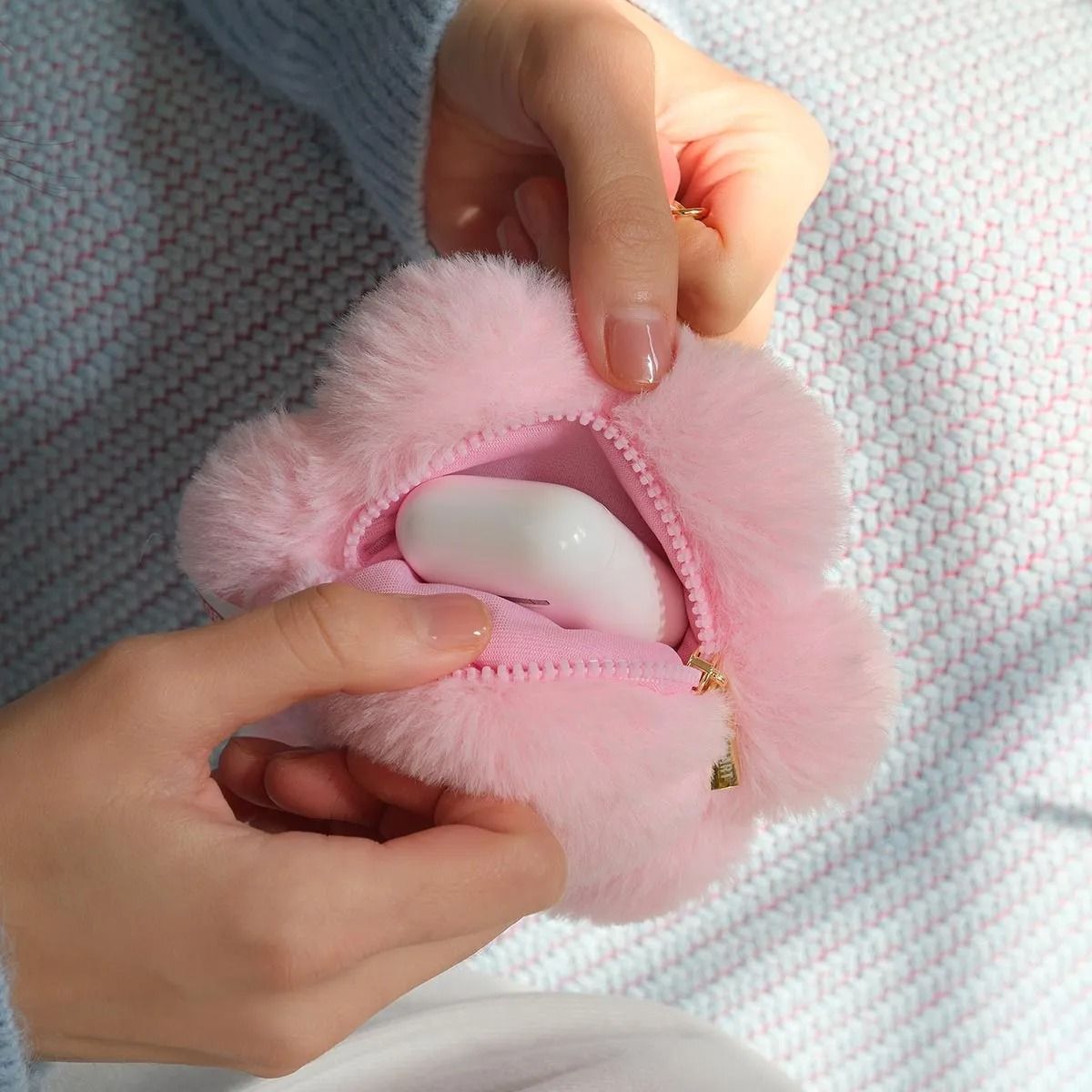 Mô Hình Đồ Chơi POP MART Crybaby Sad Club Series-Earphone Bag Toys