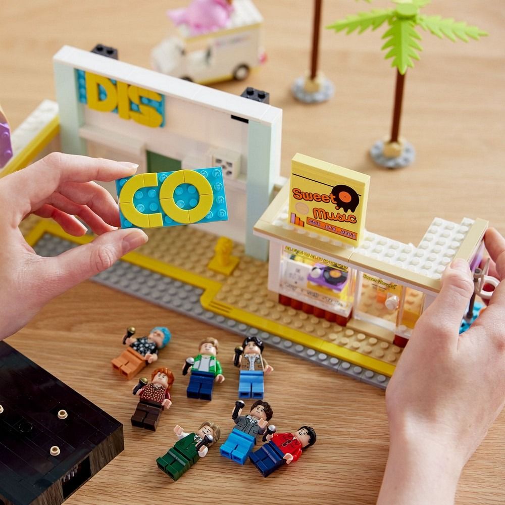 Lego BTS Dynamite 21339
