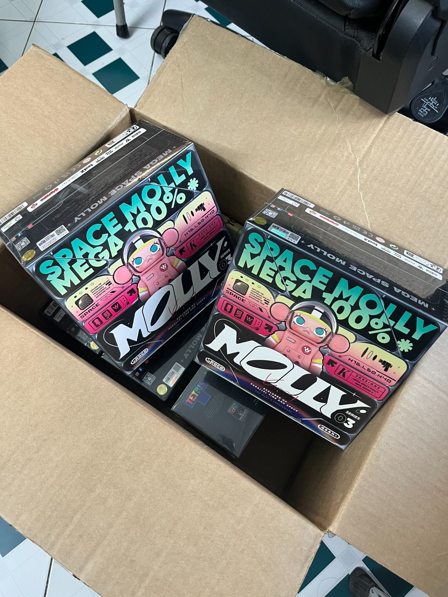 Mô Hình Đồ Chơi POP MART Mega Collection 100% Space Molly Series 3