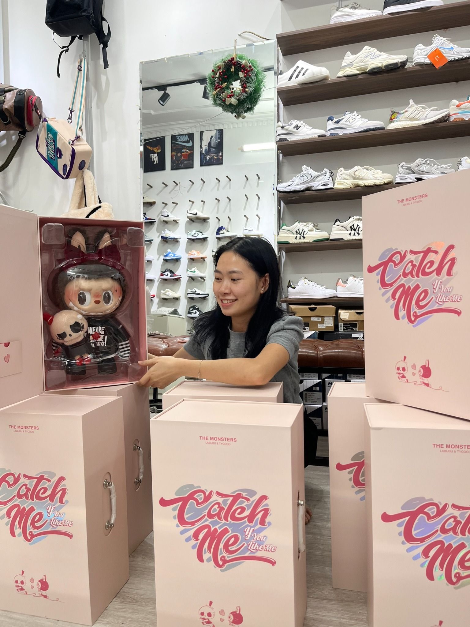Mô Hình Đồ Chơi Pop Mart The Monsters Catch Me If You Like Me (38cm)