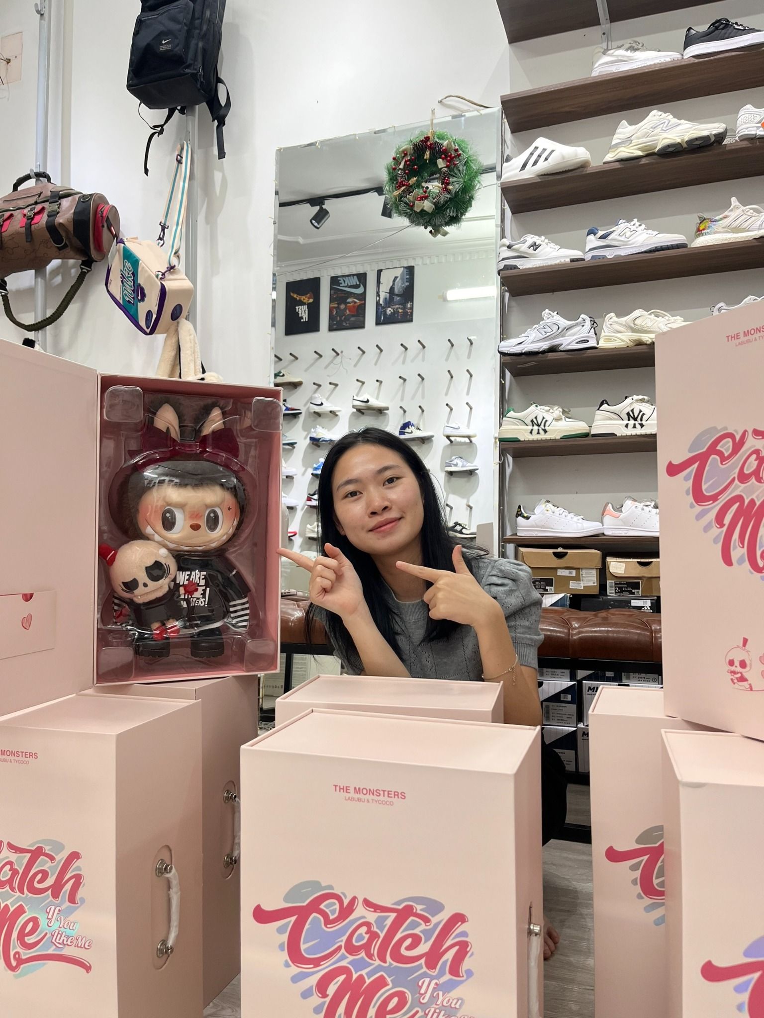 Mô Hình Đồ Chơi Pop Mart The Monsters Catch Me If You Like Me (38cm)