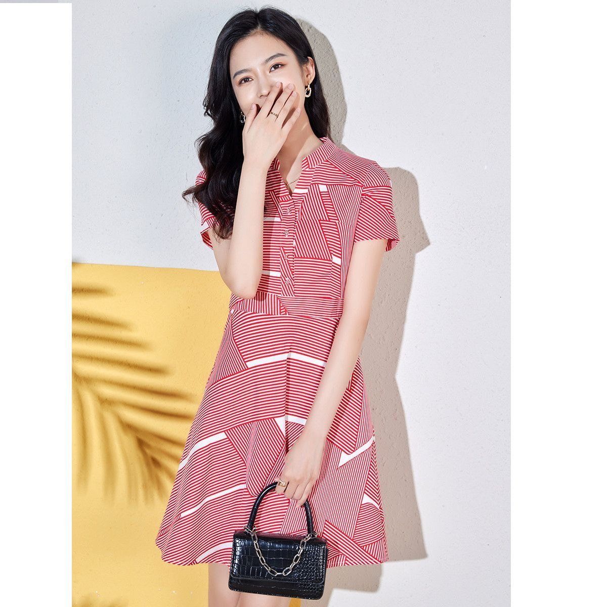Đầm Xòe Họa Tiết Đỏ Lập Thể