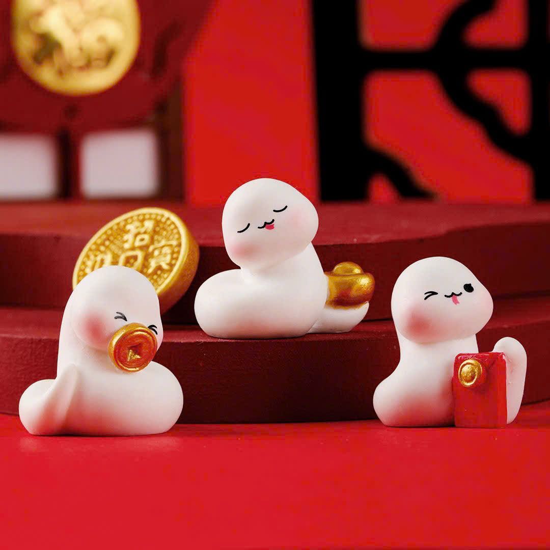 Bé Na Để Bàn Trưng Cảnh Quan 2025