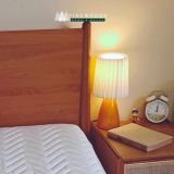 Đèn ngủ để bàn thân sứ chao đèn xếp ly phong cách Bắc Âu