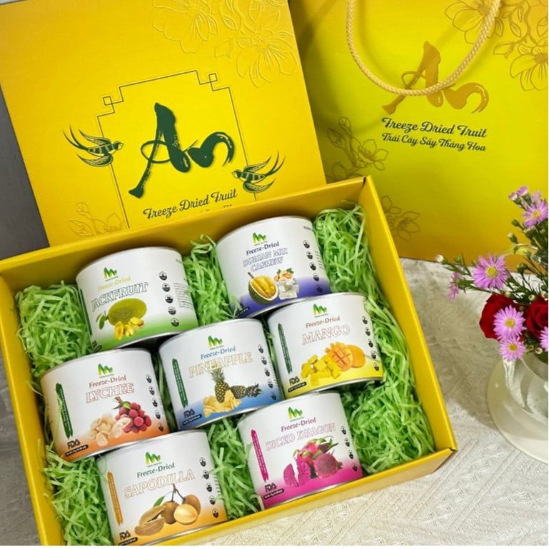 Hộp quà trái cây sấy thăng hoa Hana Nguyên đa dạng nhiều vị trái cây, làm quà tặng
