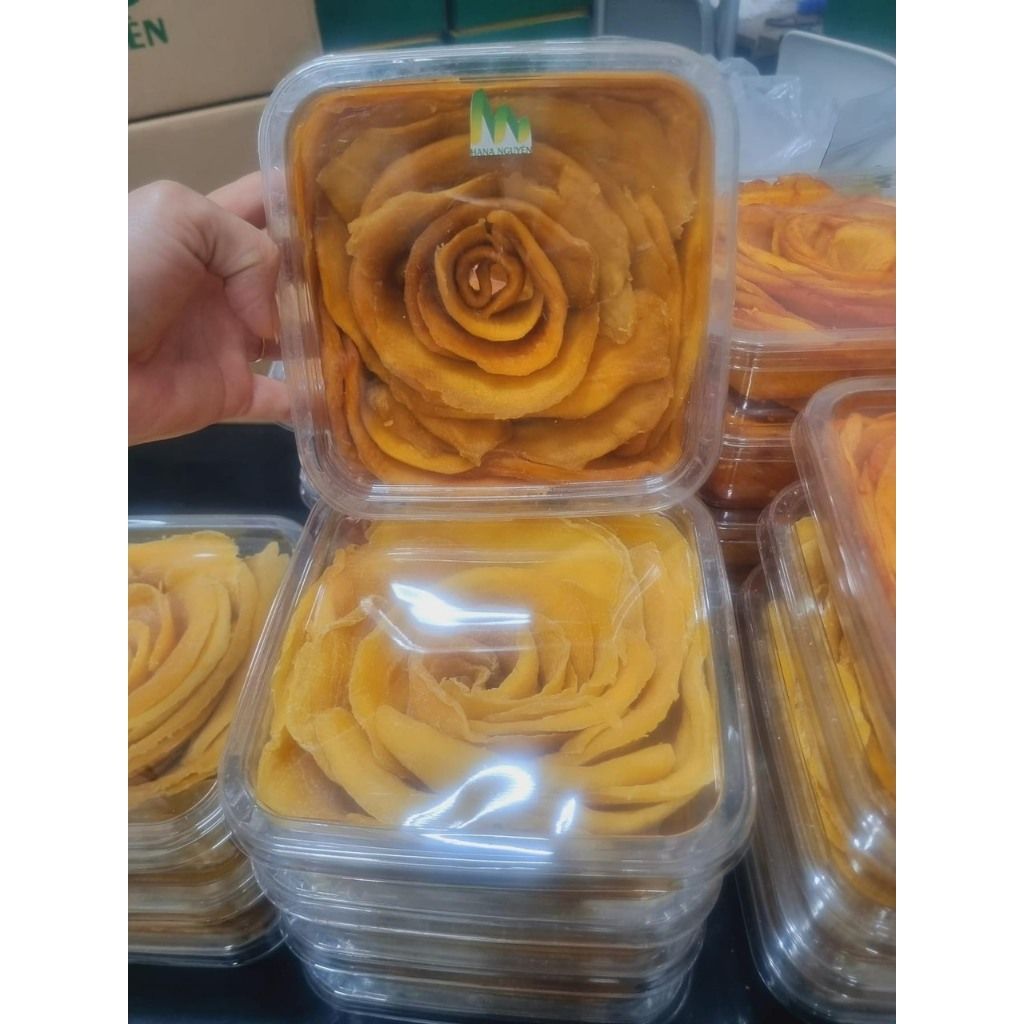 Xoài sấy dẻo xếp hoa Hana Nguyên, vị chua ngọt tự nhiên, đồ ăn vặt, đạt chất lượng xuất khẩu