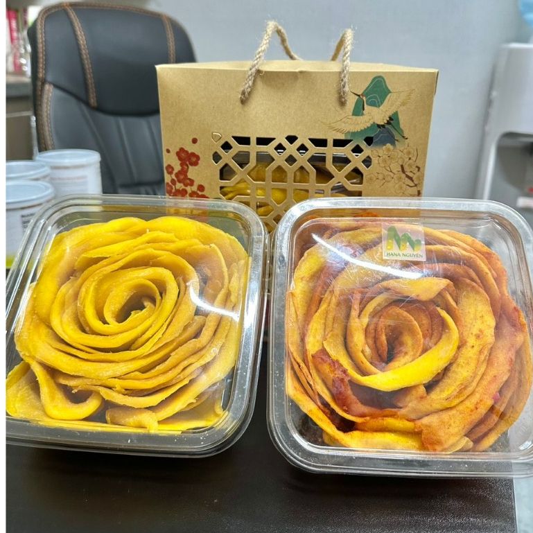 [COMBO Xoài Sấy Dẻo và Xoài Muối Ớt xếp hoa Hana Nguyên, ngon ngọt bổ dưỡng, chuyên đi xuất khẩu