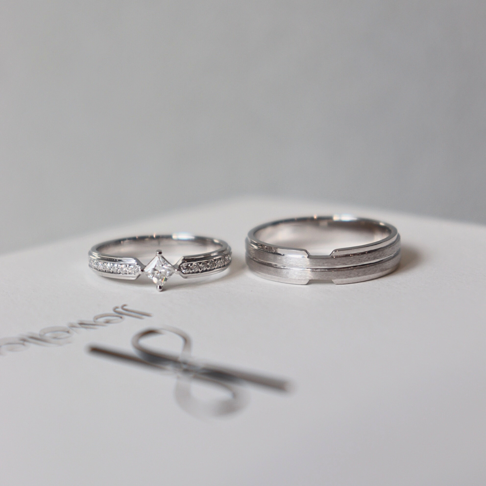 Aura Cặp nhẫn vàng trắng Moissanite CP-Aura-WG10