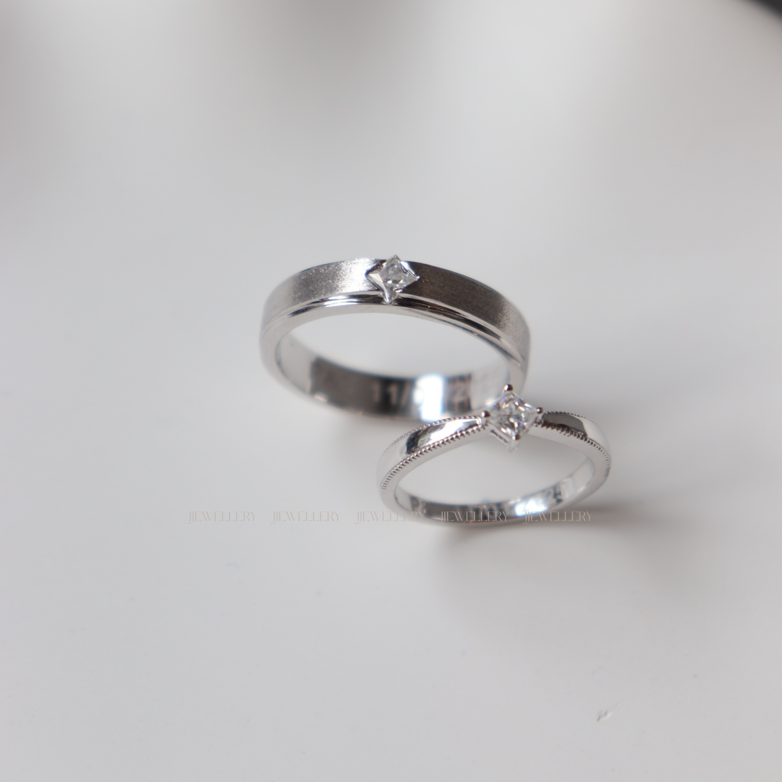 Light Cặp nhẫn cưới vàng trắng Moissanite CP-Light-WG10