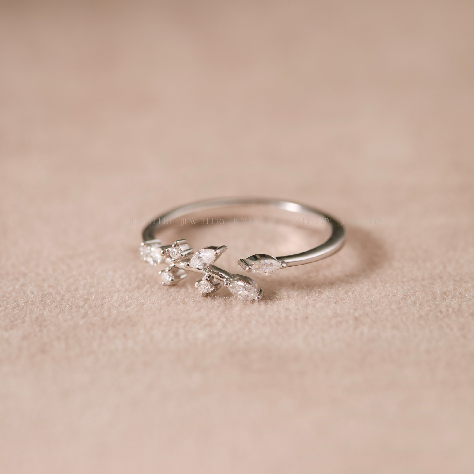 Soleil Nhẫn nữ vàng trắng Moissanite LR-Soleil-WG10