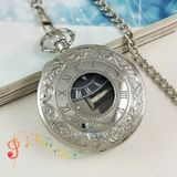 Đồng hồ bỏ túi đường kính 5,8 cm, dày 2,4 cm