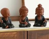 Tượng Phật Thiền Như Lai Chất liệu: Gốm đất sét tím Ứng dụng: Đồ trang trí xe hơi, bàn học Kích thước: 7x6x12 cm